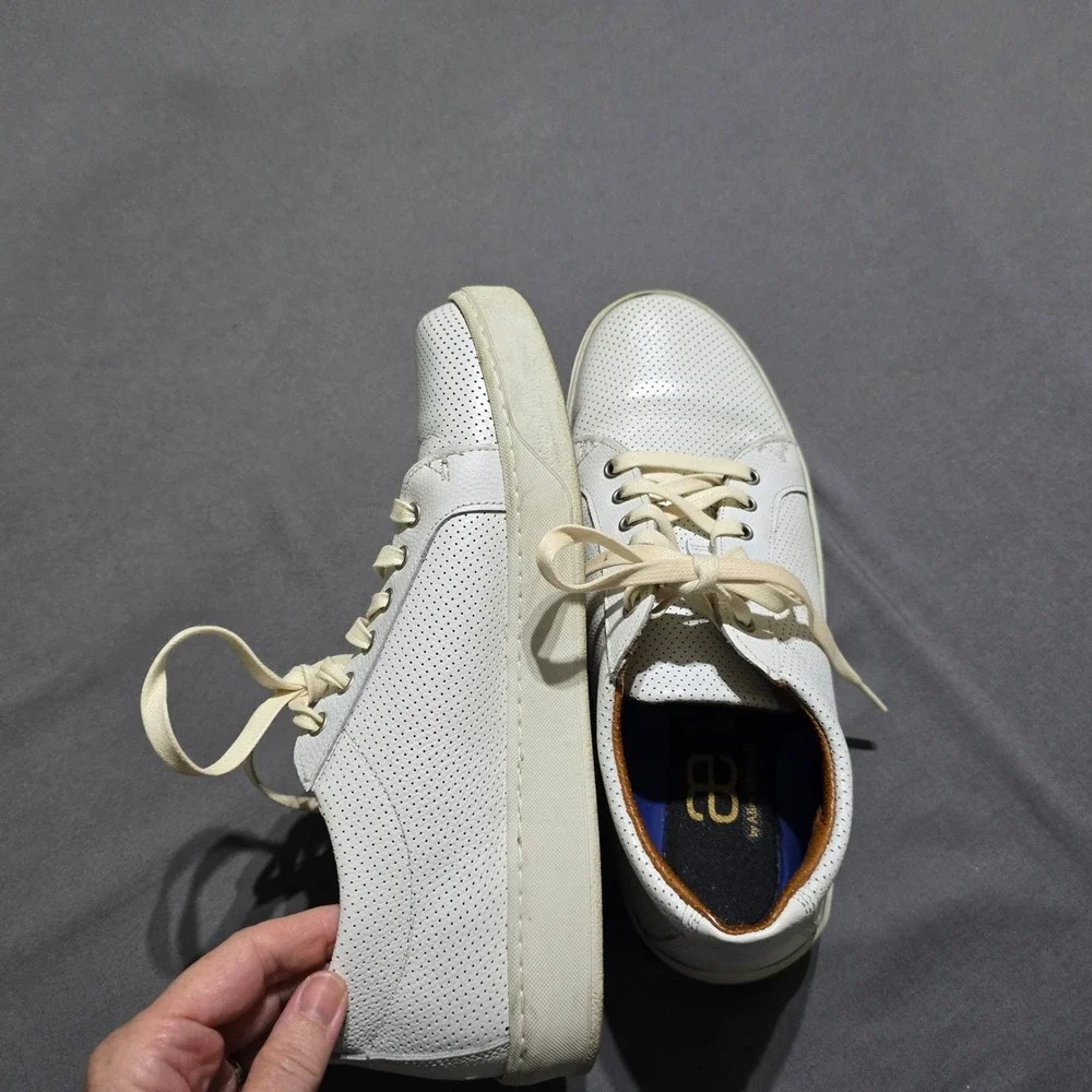Allen Edmonds Cooper Sneakers Mens 8 White Perforated Leather Vibram Sole D3733